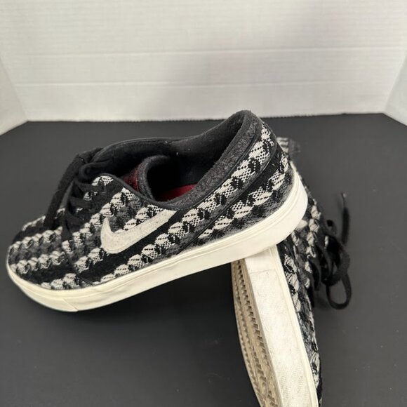 Nike Sneaker - Picture 2 of 4